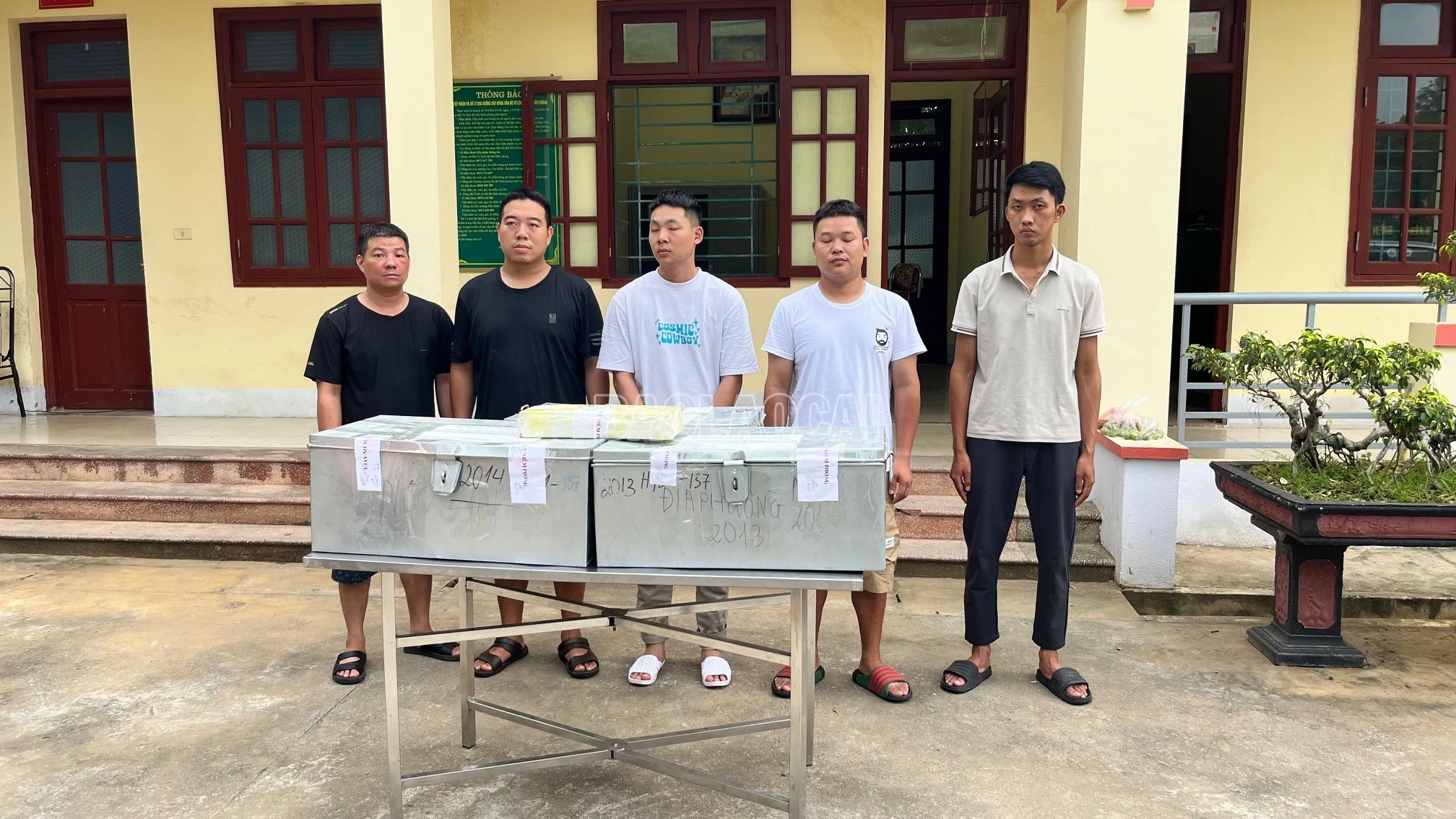 baolaocai-c_icac-doi-tuong-lien-quan-du-day-van-chuyen-bac-qua-bien-gioi-cung-tang-vat-co-tri-gia-gan-7-ty-dong.jpg