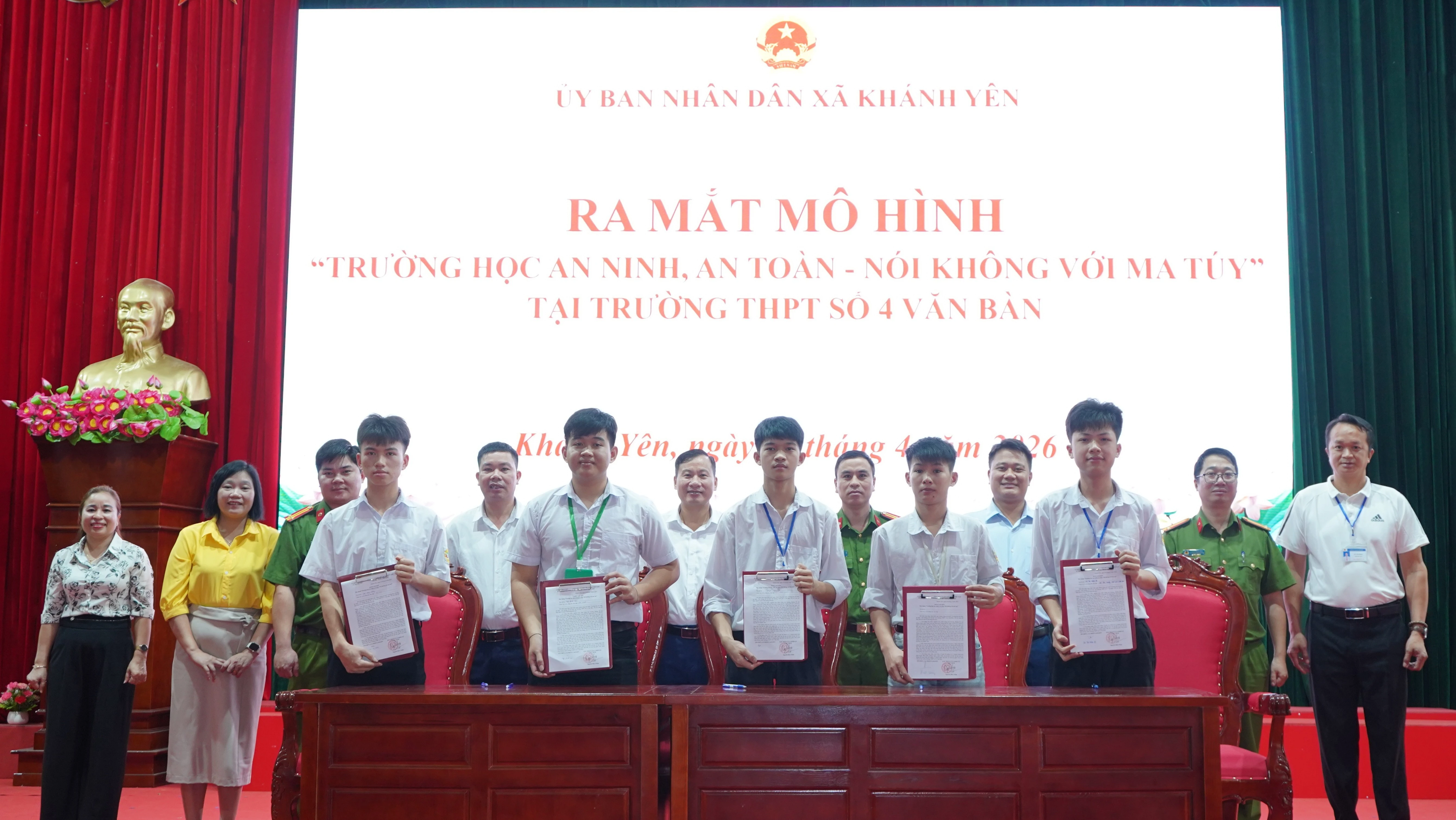 hoc-sinh-ky-cam-ket-2-8783.jpg