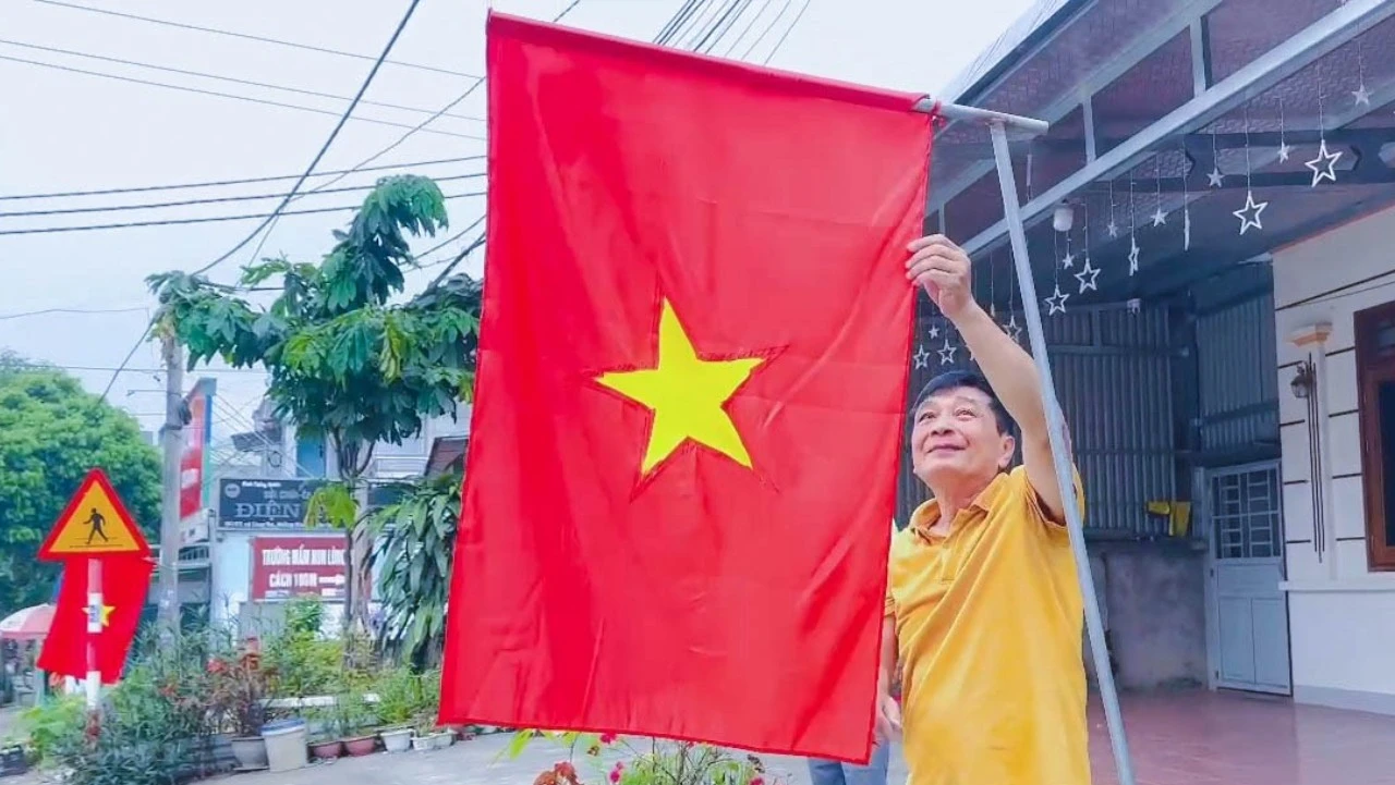 cac-ho-dan-chap-hanh-nghiem-tuc-treo-co-to-quoc-vao-cac-dip-le-tet-trong-nam-6060.jpg