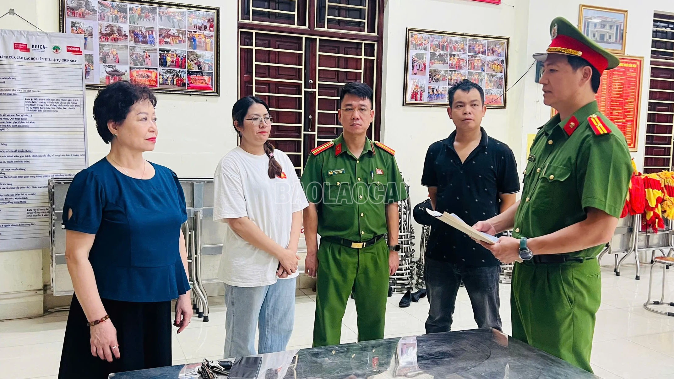 baolaocai-c_anh-1-co-quan-canh-sat-dieu-tra-cong-an-tinh-lao-cai-thi-hanh-lenh-kham-xet-noi-o-cua-doi-tuong-tran-thi-dung.jpg