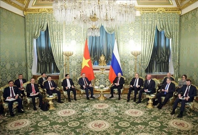 Quang cảnh Tổng Bí thư Tô Lâm hội đàm hẹp với Tổng thống Nga Vladimir Putin.