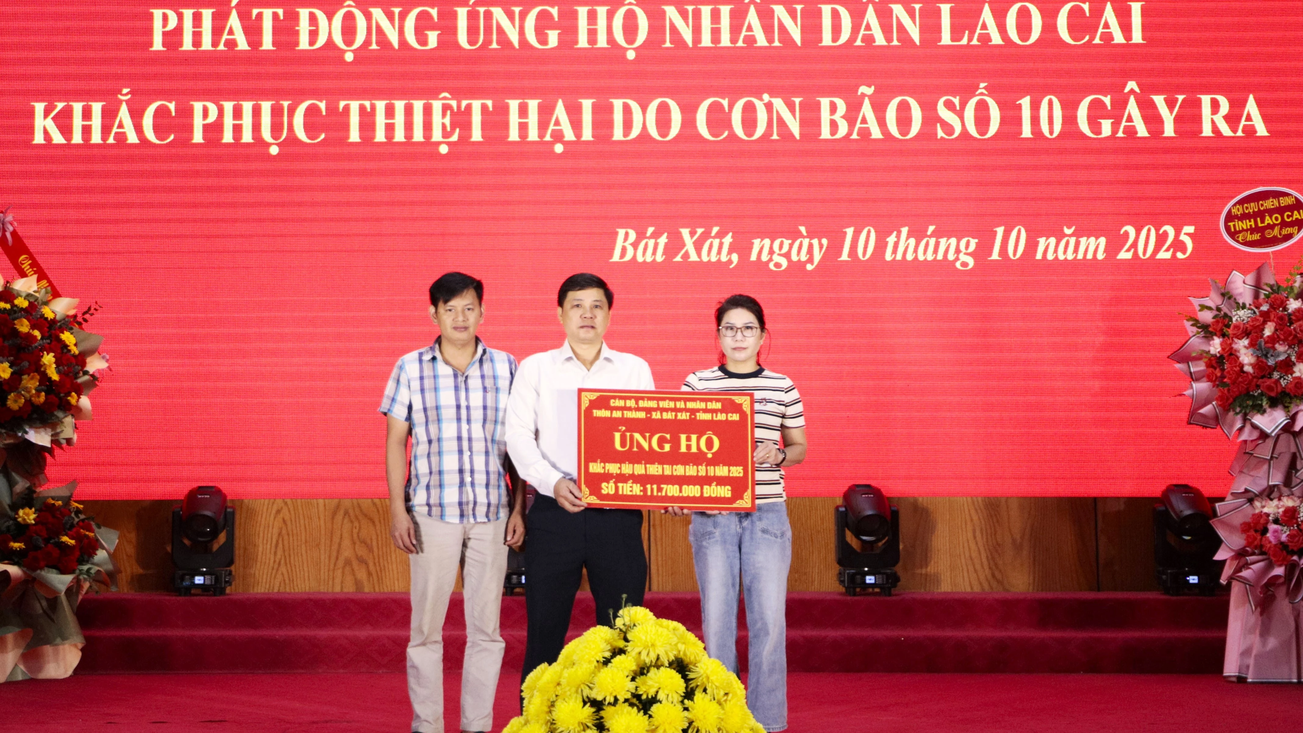 can-bo-dang-vien-va-nhan-dana-thon-an-thanh-ung-ho.jpg