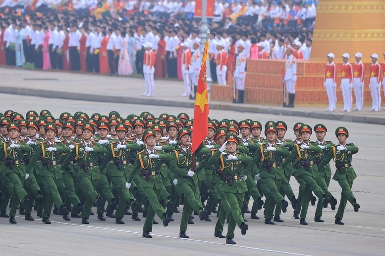 Khối nam sĩ quan Cảnh sát nhân dân.
