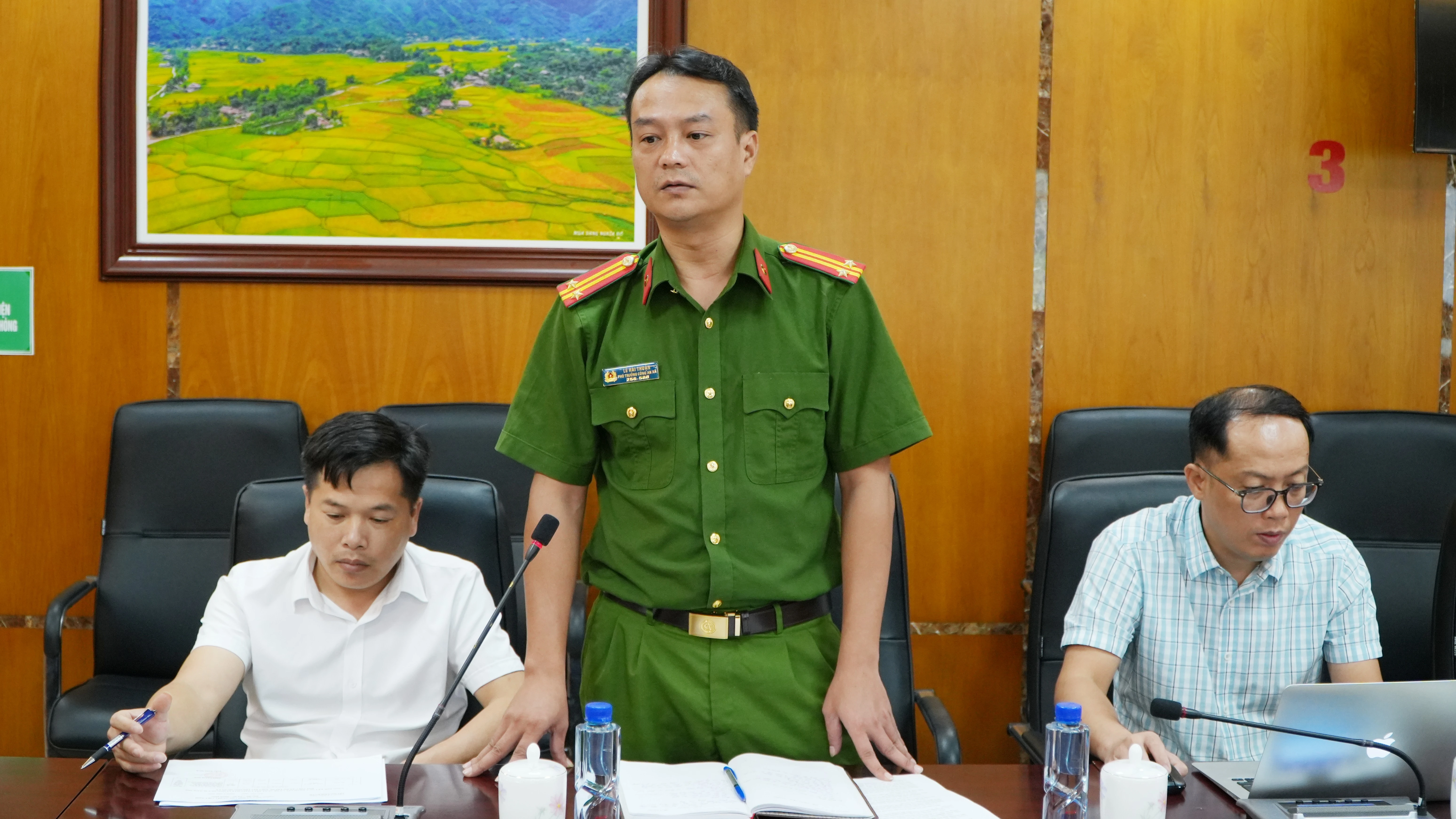 can-bo-cong-an-xa-tuyen-truyen-ma-tuy.jpg