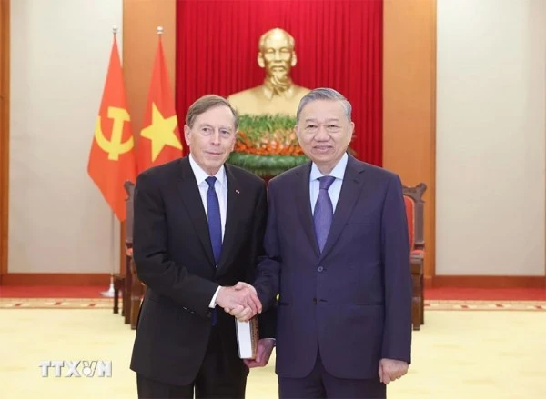 Tổng Bí thư Tô Lâm tiếp Đại tướng David Petraeus, đồng sở hữu Quỹ kiêm Chủ tịch Viện Toàn cầu Quỹ đầu tư Kohlberg Kravis Roberts (KKR) của Hoa Kỳ.