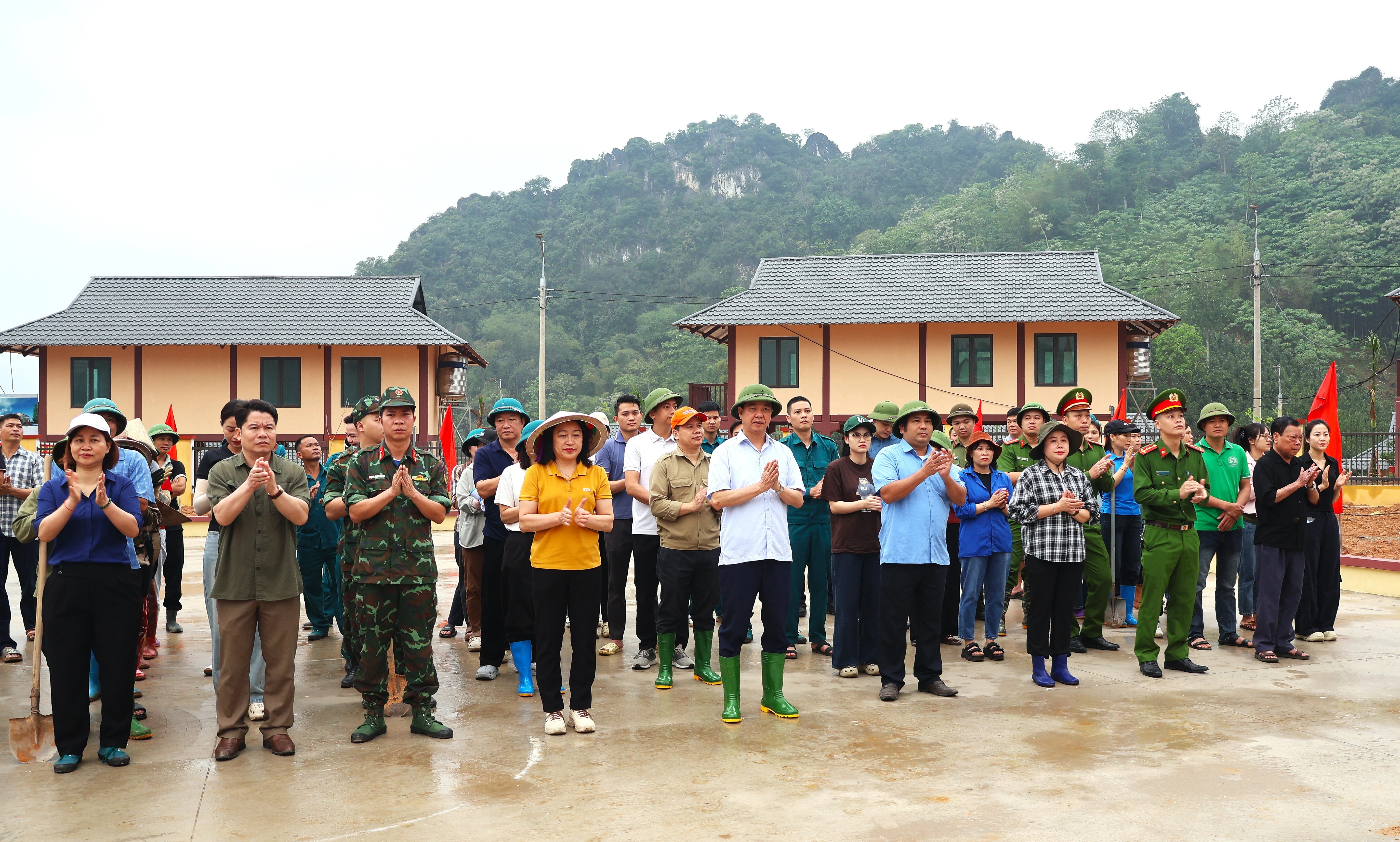 dai-bieu-tham-du.jpg