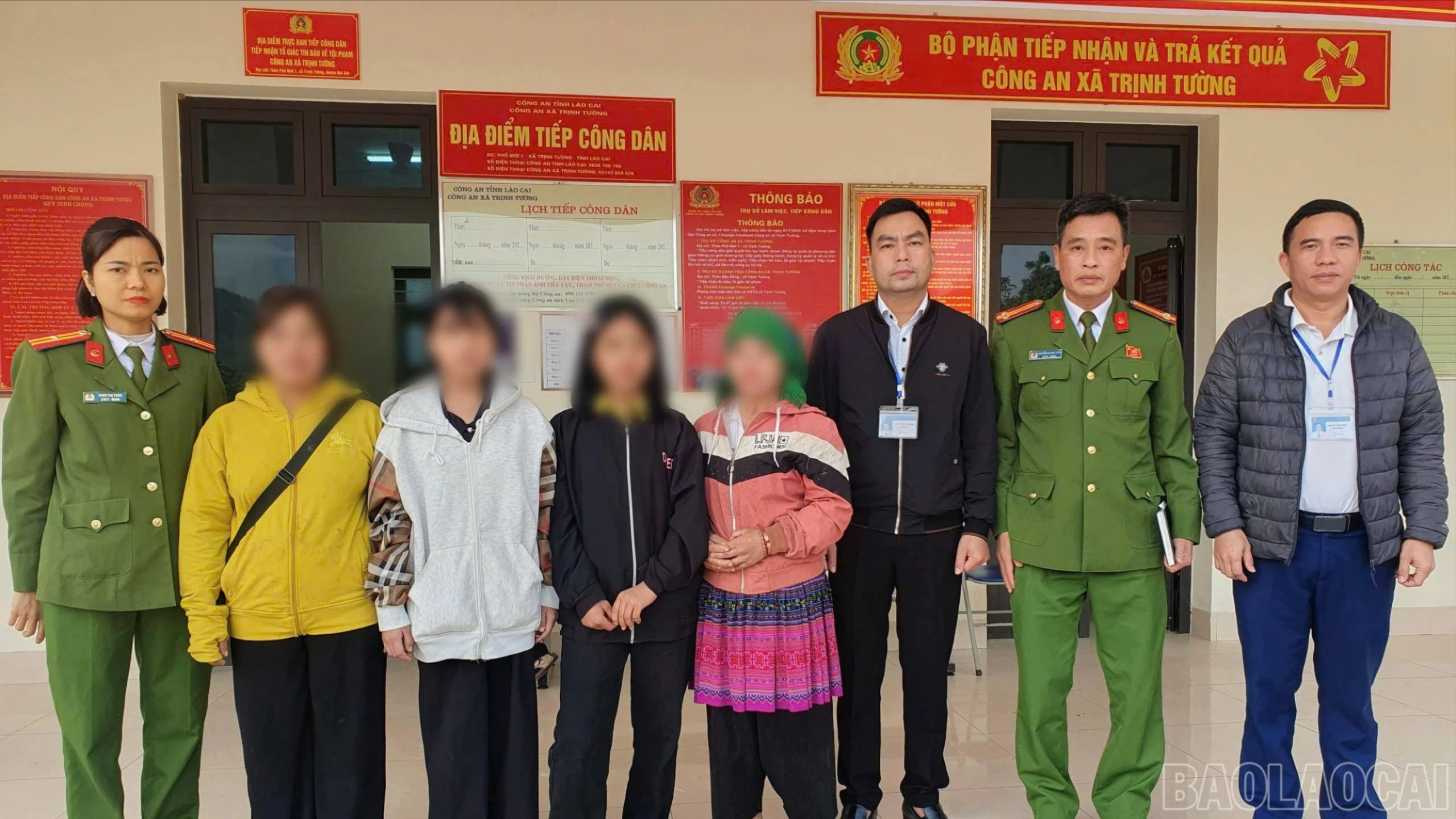 baolaocai-br_cong-an-xa-trinh-tuong-da-ban-giao-cac-em-cho-gia-dinh-quan-ly-9359.jpg