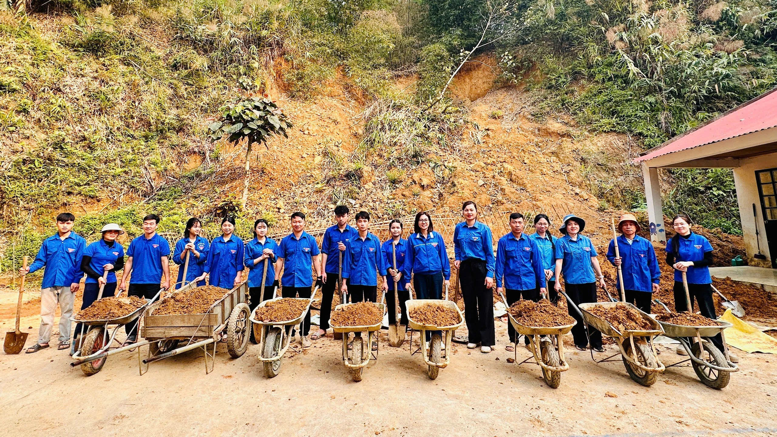 xu-ly-diem-sat-lo-dat-tai-truong-mam-non-2-thau-xuan-thuong.jpg