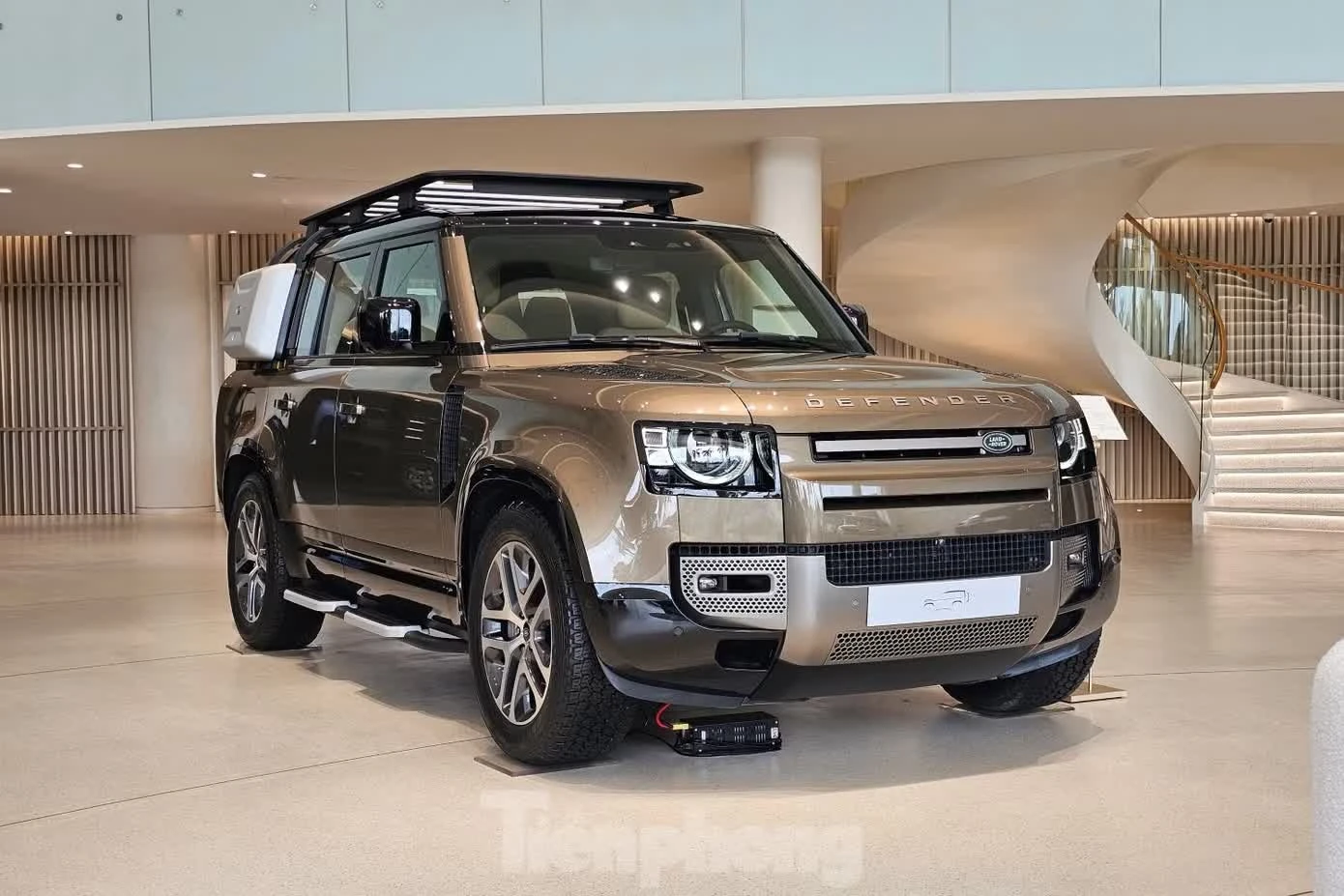 Một mẫu SUV hạng sang lắp trang bị ngoại thất, phụ kiện chính hãng.