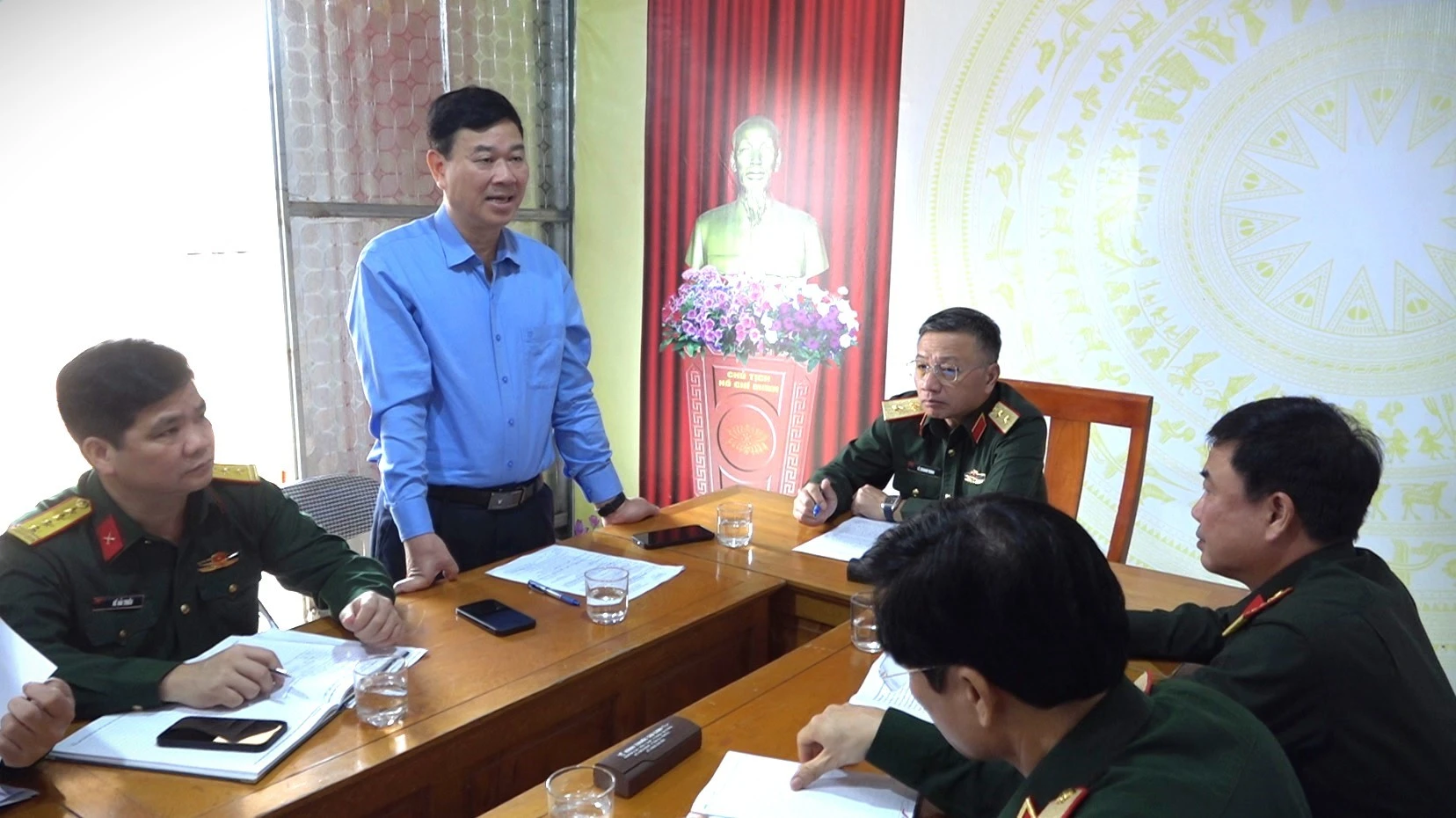 dong-chi-vu-van-cai-uy-vien-btv-tinh-uy-pho-chu-tich-tt-hdnd-tinh-phat-bieu-cam-on-su-quan-tam-cua-doan-cong-tac-tong-cuc-chinh-tri-quan-doi-nhan-dan-viet-nam.jpg