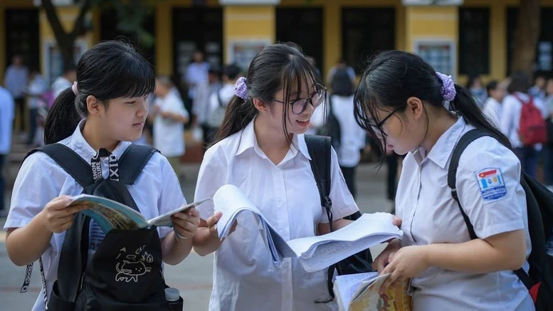 Năm nay có 60 tỉnh, thành phố tổ chức thi tuyển sinh vào lớp 10 và 3 tỉnh tổ chức xét tuyển vàoTHPT công lập.