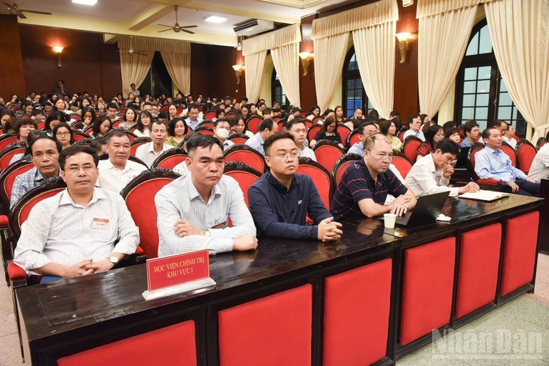 Các đại biểu tham dự hội nghị tập huấn.