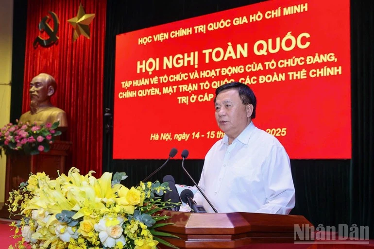 Đồng chí Nguyễn Xuân Thắng, Ủy viên Bộ Chính trị, Giám đốc Học viện Chính trị quốc gia Hồ Chí Minh, Chủ tịch Hội đồng Lý luận Trung ương phát biểu ý kiến tại hội nghị.