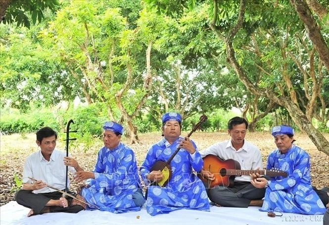 Đờn ca tài tử Nam bộ là một dòng nhạc dân tộc của Việt Nam, đã được UNESCO công nhận là Di sản văn hóa phi vật thể và là một danh hiệu UNESCO ở Việt Nam có vùng ảnh hưởng lớn với phạm vi 21 tỉnh, thành phía Nam.