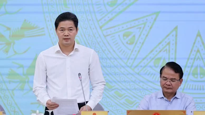 Thứ trưởng Y tế Vũ Mạnh Hà trả lời câu hỏi của các nhà báo. (Ảnh: VGP)