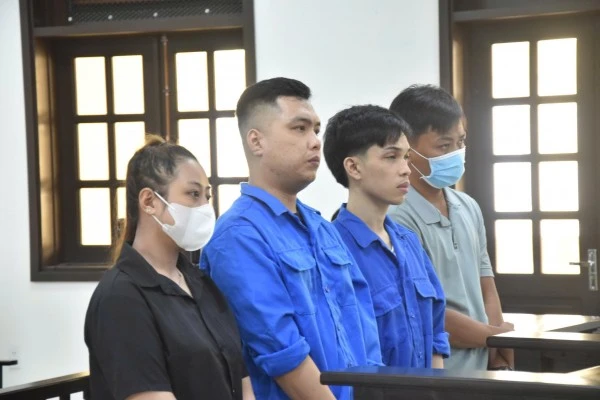 Các bị cáo tại tòa.