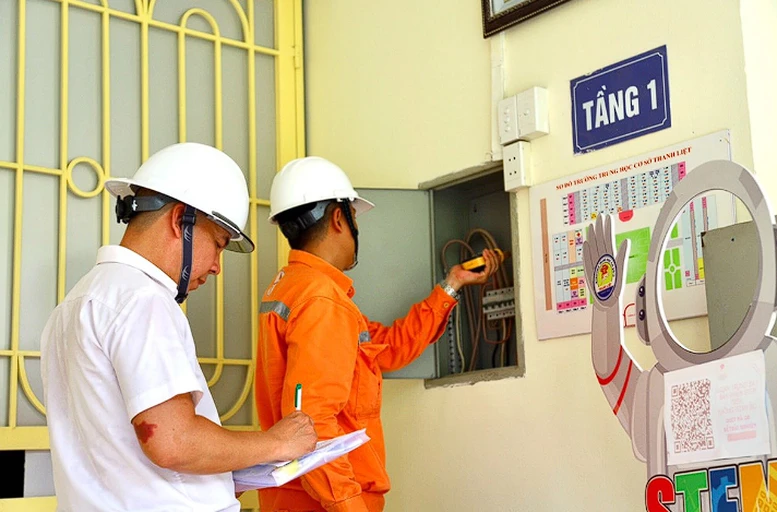Đối với việc mua bán điện sử dụng cho mục đích sinh hoạt, bên bán điện ghi chỉ số đo điện năng mỗi tháng 01 lần vào ngày ấn định do hai bên thỏa thuận trong hợp đồng mua bán điện, trừ trường hợp bất khả kháng.