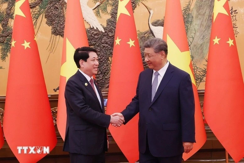 Tổng Bí thư, Chủ tịch nước Trung Quốc Tập Cận Bình đón Chủ tịch nước Lương Cường.