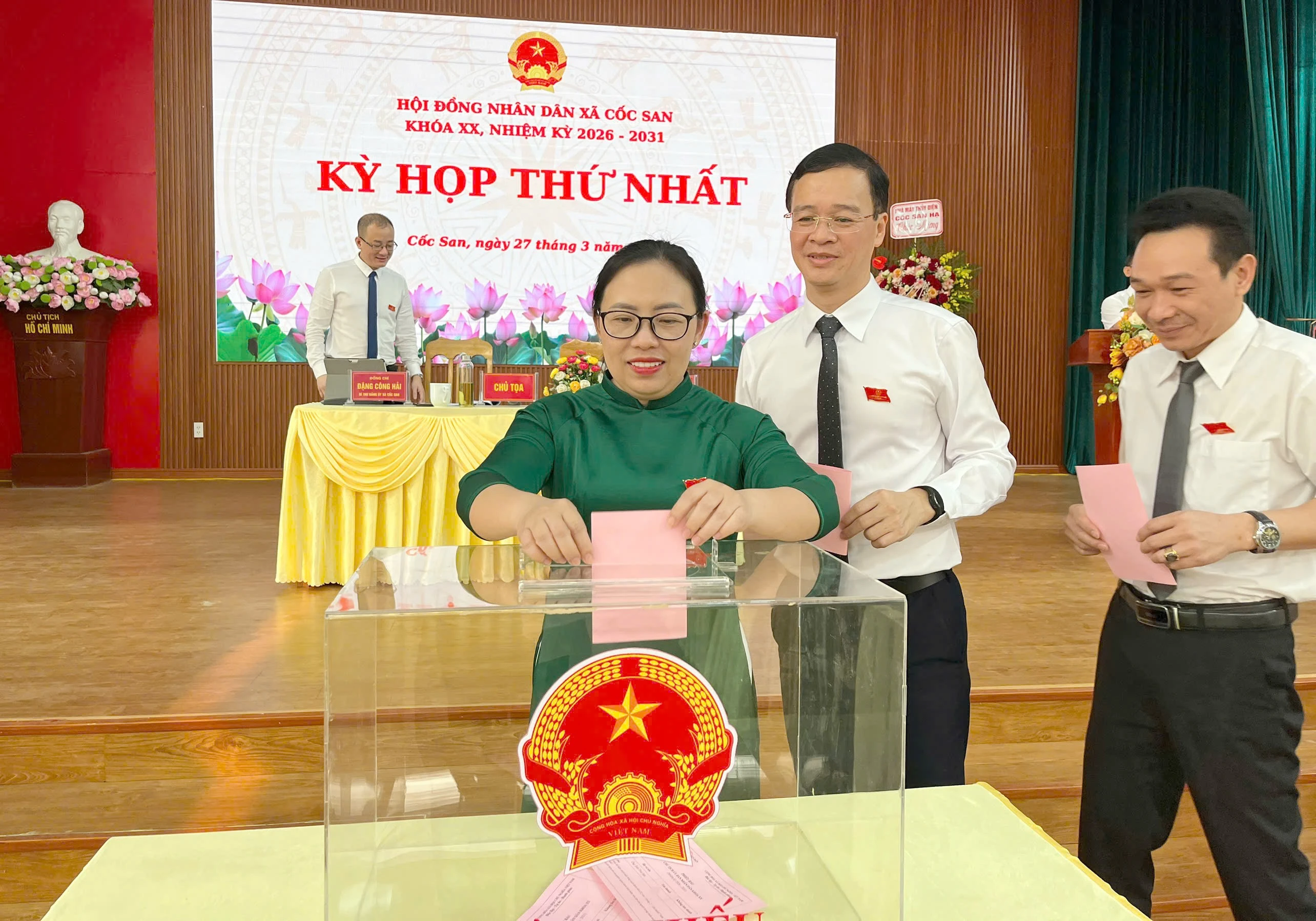 voi-tinh-than-dan-chu-khach-quan-trach-nhiem-hdnd-xa-da-tien-hanh-bau-cac-chuc-danh-chu-chot-bang-hinh-thuc-bo-phieu-kin.jpg