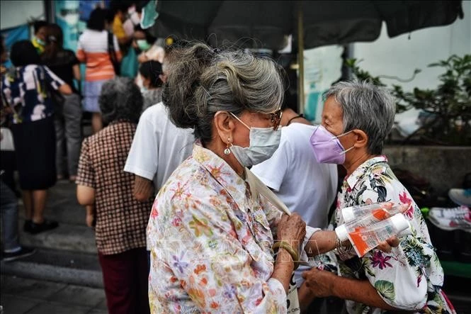 Người cao tuổi tại Bangkok, Thái Lan.