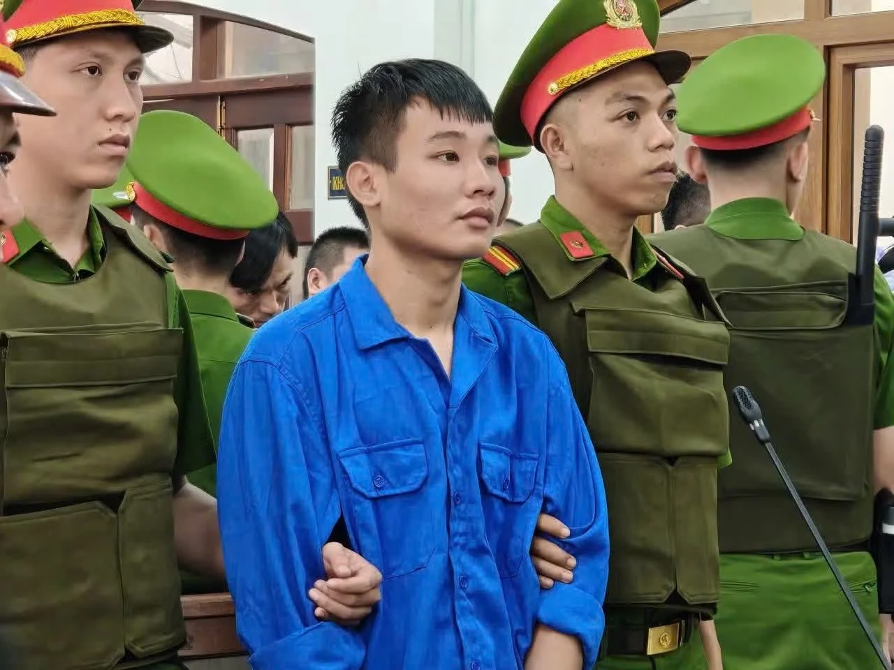 Bị cáo Nguyễn Đức Anh nghe toà tuyên án.