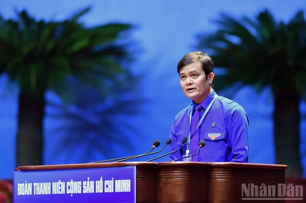 Đồng chí Bùi Quang Huy phát biểu ý kiến tại phiên thứ nhất.