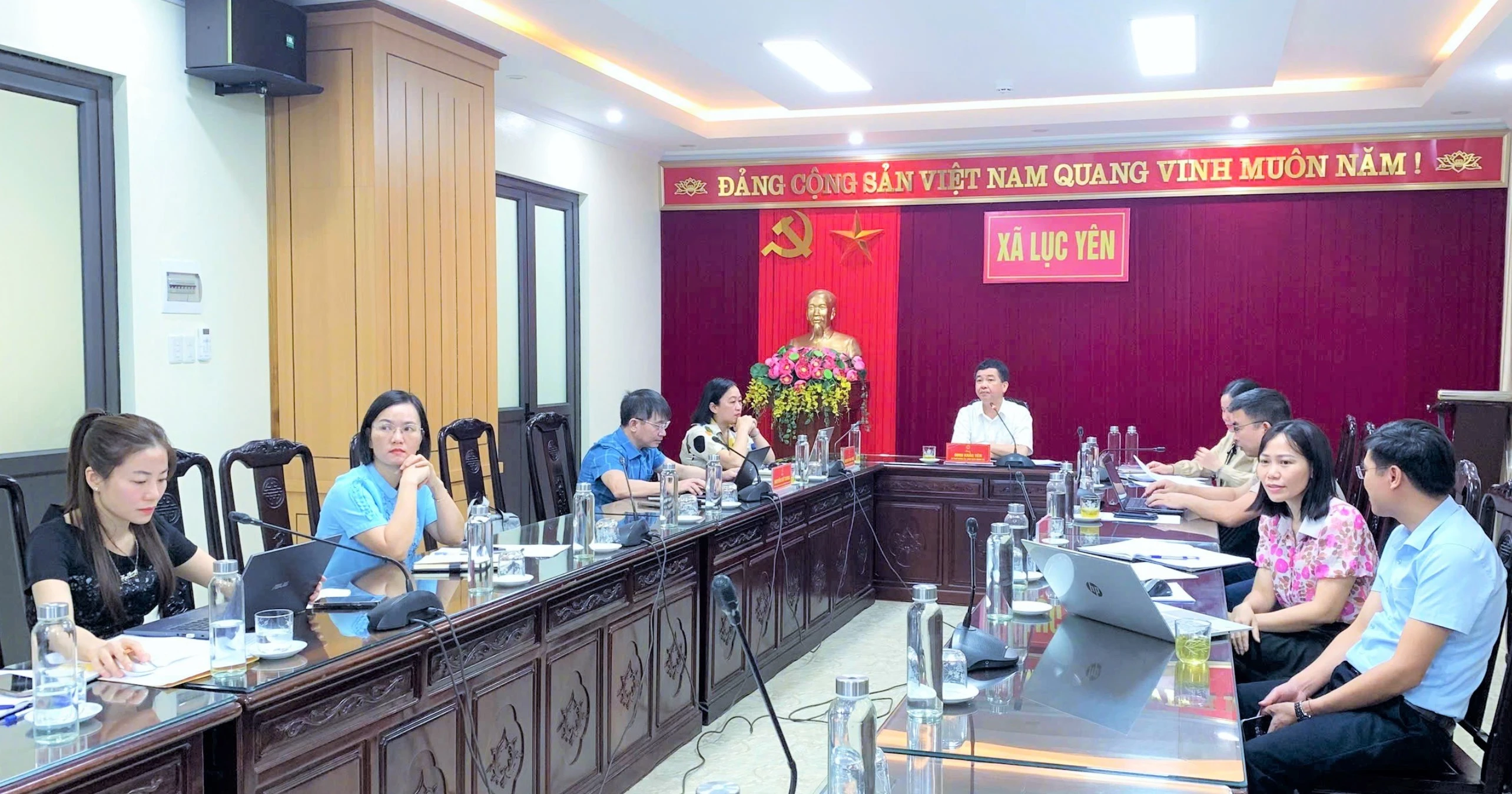 quang-canh-hoi-nghi-2214.jpg