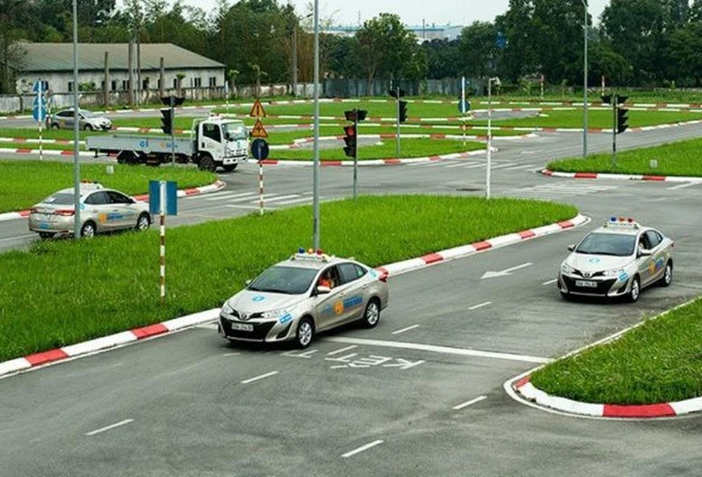 Bộ Xây dựng đã ban hành quy định về đào tạo lái xe; bồi dưỡng, kiểm tra, cấp chứng chỉ bồi dưỡng kiến thức pháp luật về giao thông đường bộ.