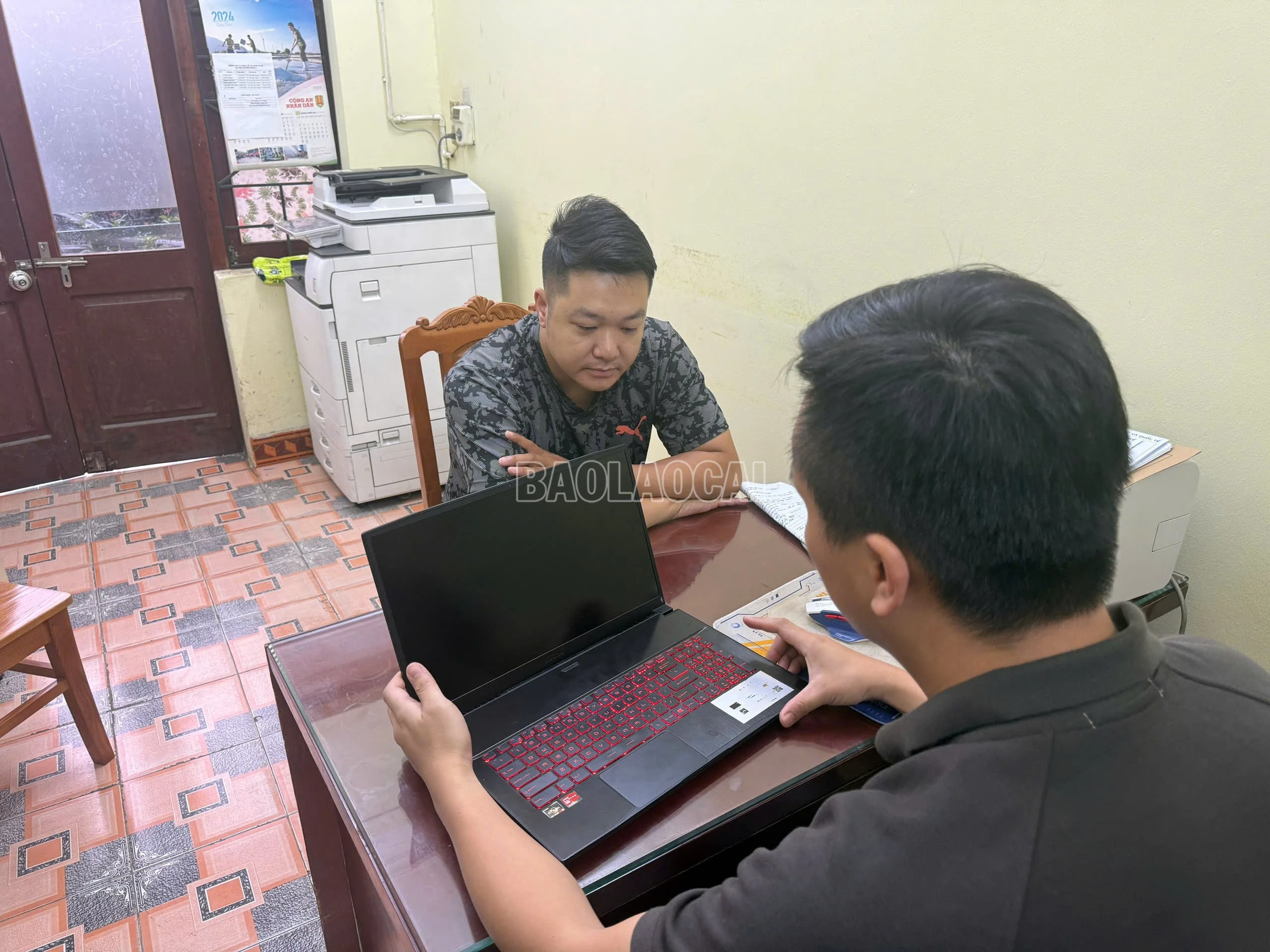 baolaocai-c_anh-3-co-quan-cong-an-lam-viec-cung-cac-doi-tuong-1.jpg