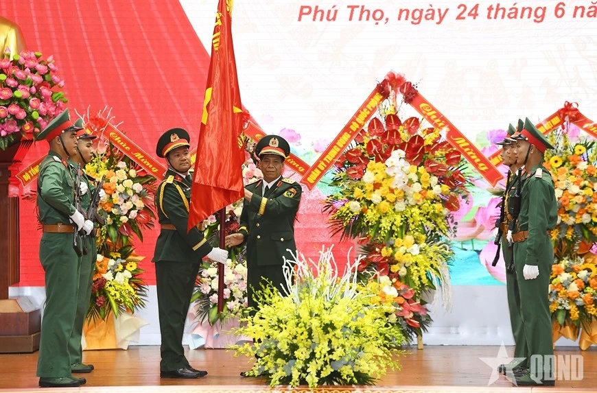 Thượng tướng Nguyễn Văn Nghĩa trao Quân kỳ Quyết thắng tặng Ban chỉ huy PTKV.