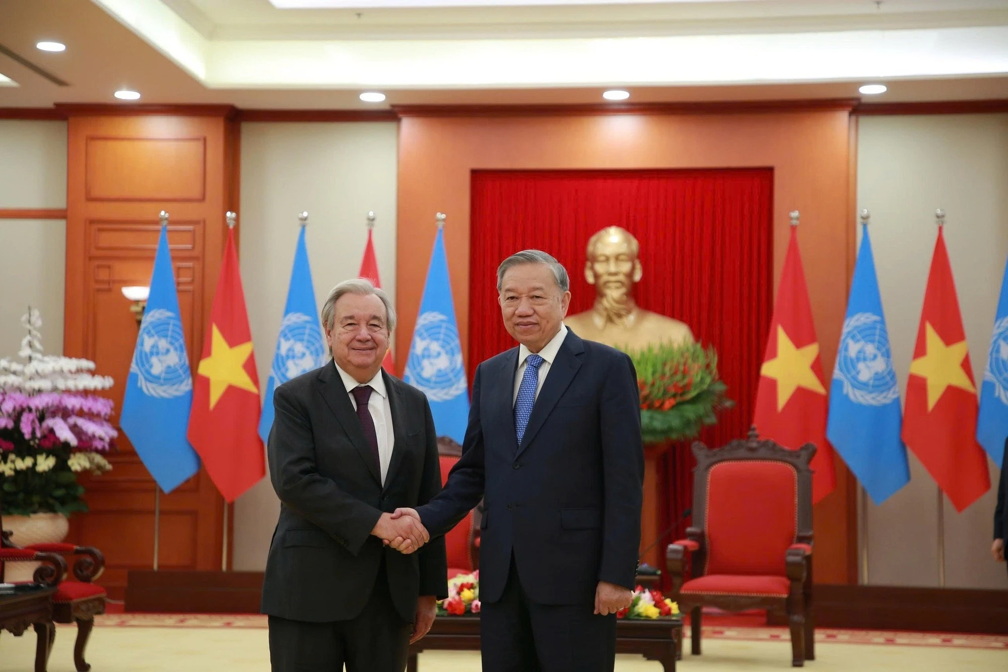 Tổng Bí thư, Chủ tịch nước Tô Lâm tiếp Tổng Thư ký LHQ Antonio Guterres nhân dịp thăm chính thức Việt Nam và dự Lễ mở ký Công ước LHQ về chống tội phạm mạng, tháng 10/2025. Ảnh: VGP.