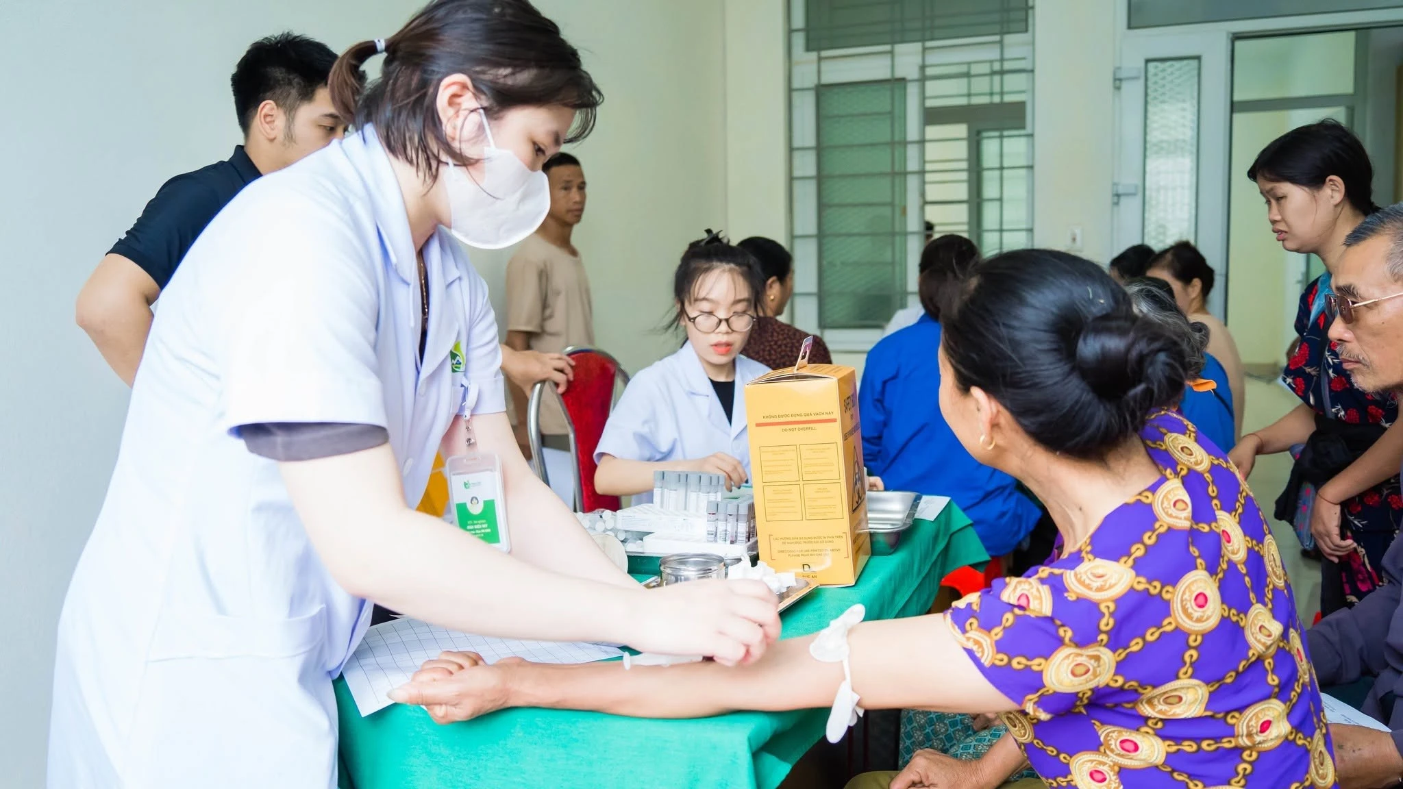 Khám sức khỏe định kỳ để phát hiện sớm các yếu tố nguy cơ và bệnh lý, nâng cao nhận thức của người dân về chăm sóc sức khỏe chủ động, đồng thời tạo dữ liệu ban đầu cho việc lập hồ sơ sức khỏe điện tử theo vòng đời