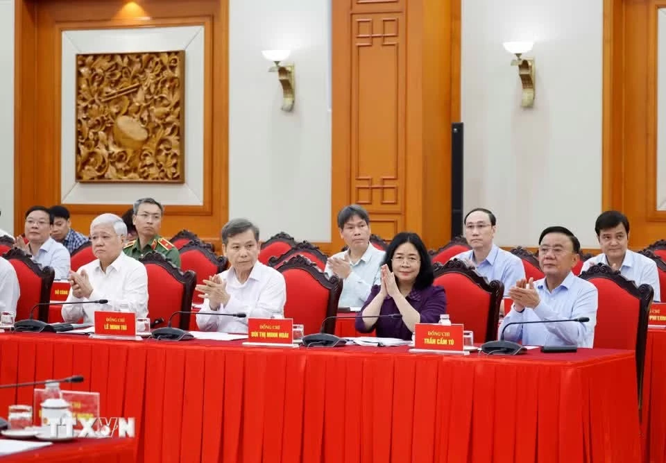 Các đại biểu tham dự phiên họp.