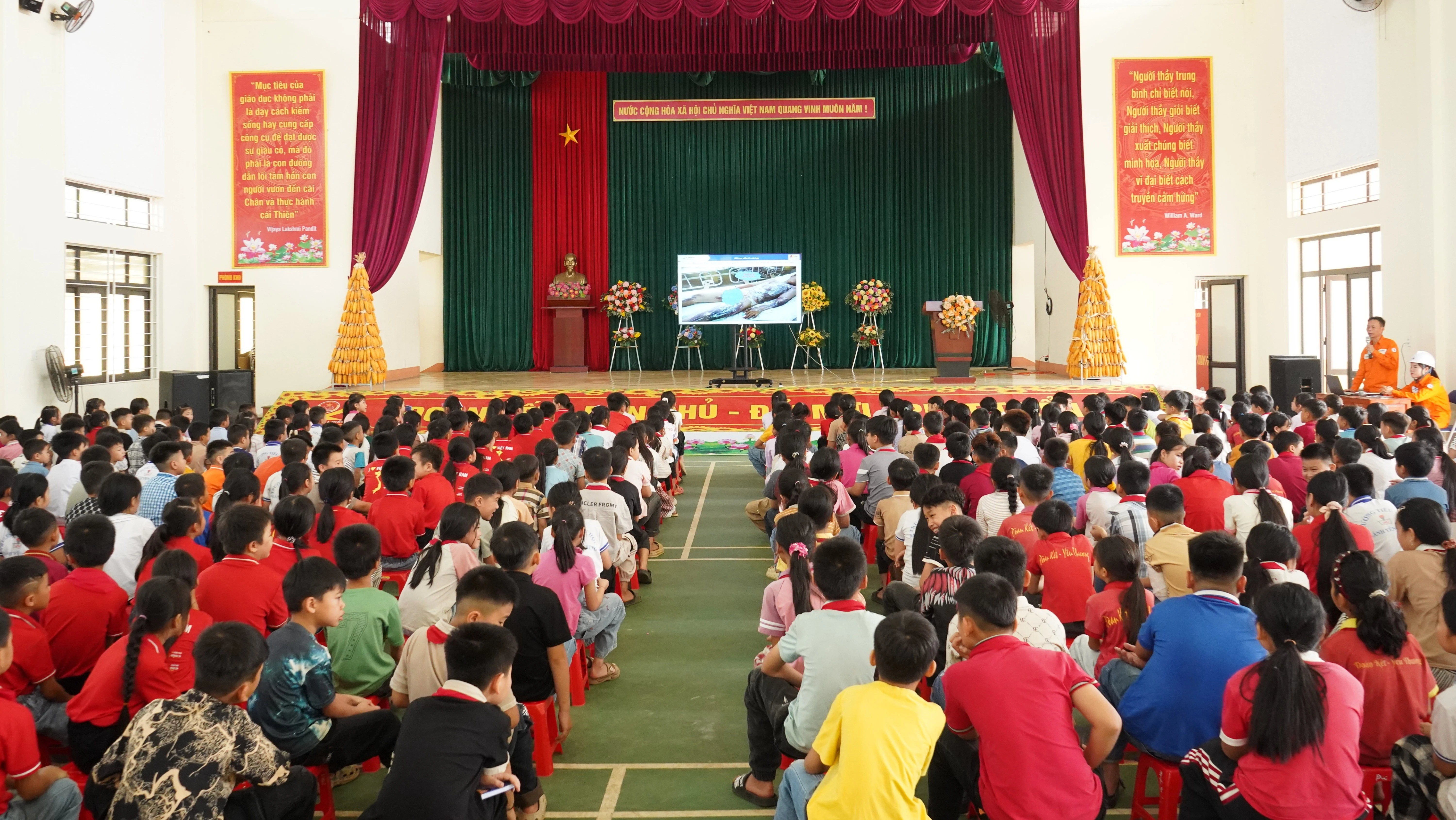 quang-canh-buoi-tuyen-truyen1-4476.jpg