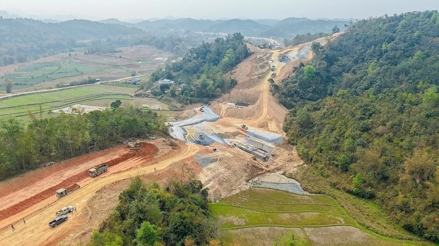 Dự án đường cao tốc Đồng Đăng - Trà Lĩnh do Tập đoàn Đèo Cả triển khai thực hiện.