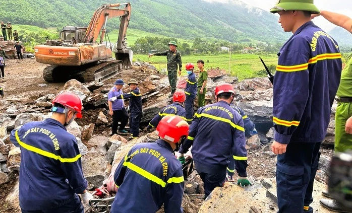 Lực lượng chức năng tỉnh Thanh Hóa triển khai phương án cứu nạn cứu hộ khi vụ việc xảy ra.