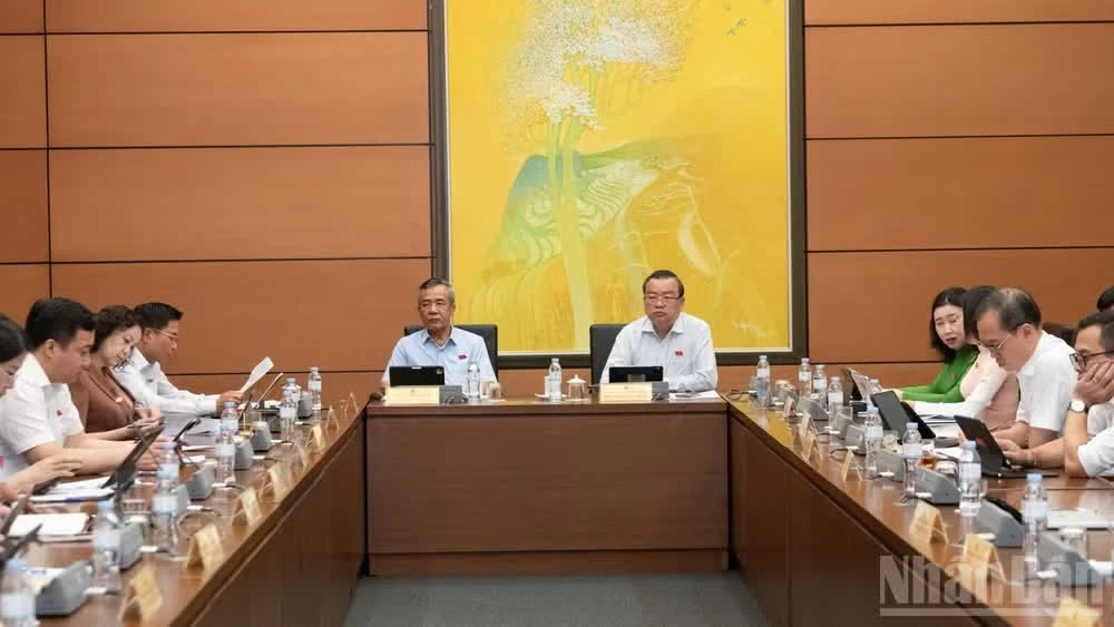Quốc hội thảo luận ở tổ ngày 19/8.
