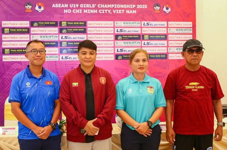 Huấn luyện viên các đội tham dự bảng A - Giải bóng đá U19 nữ Đông Nam Á 2025.