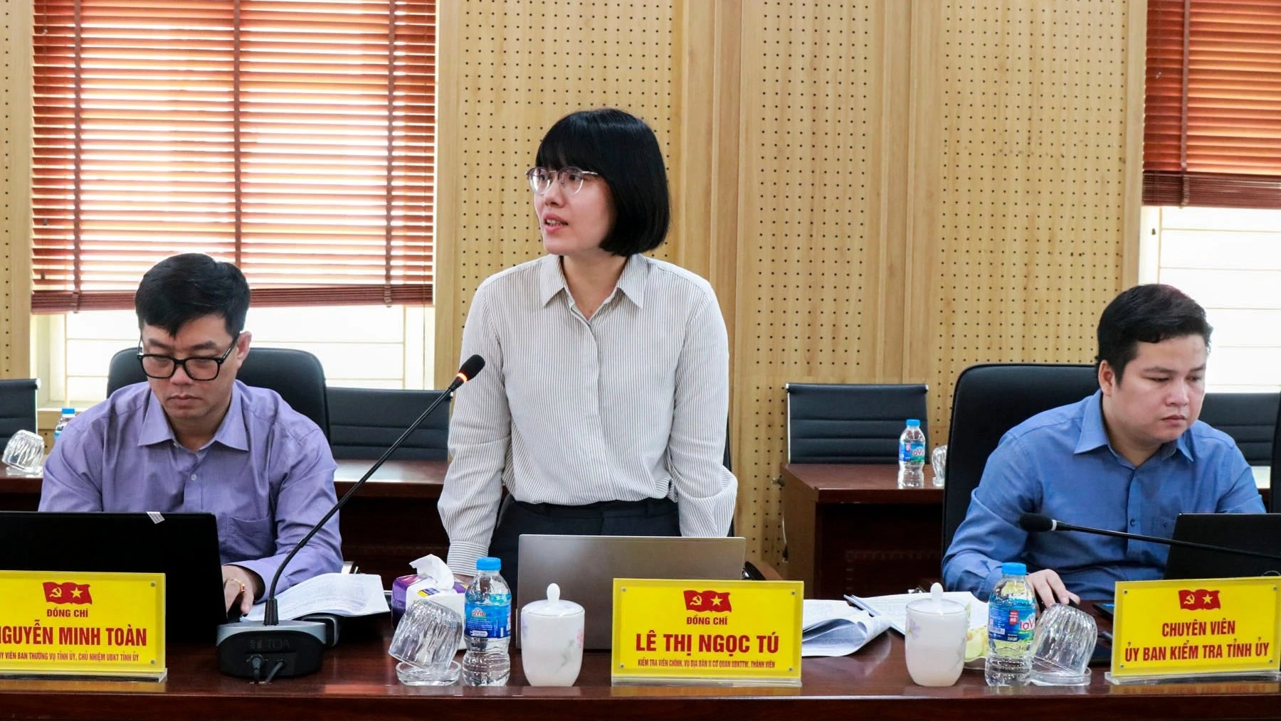 thanh-vien-doan-cong-tac-phatt-bieu-y-kien-2671.jpg