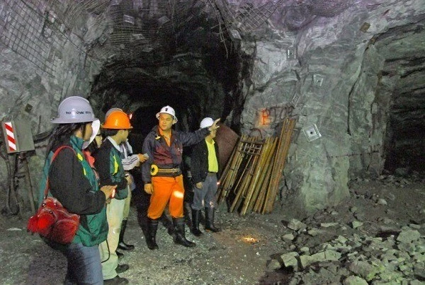 Khảo sát mỏ Bồng Miêu - mỏ vàng lớn nhất Việt Nam tại tỉnh Quảng Nam.