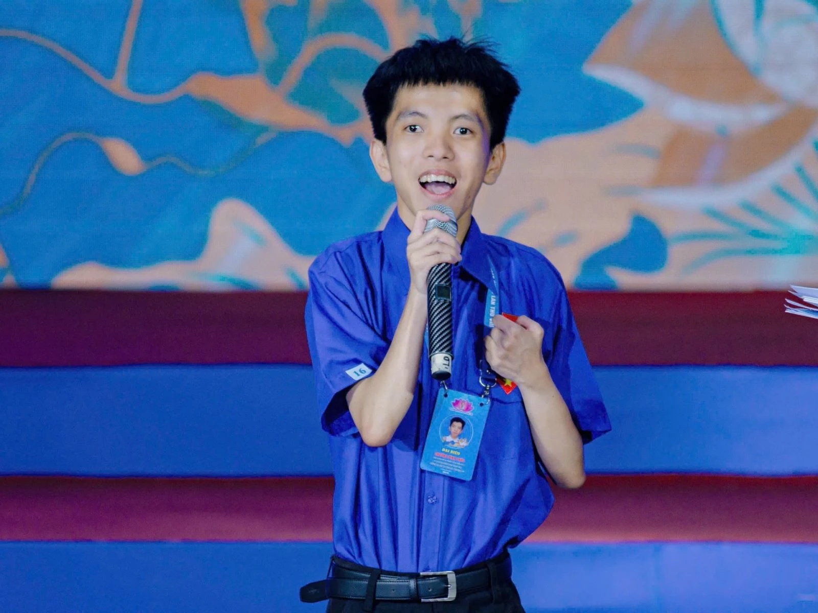 Anh Chương Đình Phúc chia sẻ câu chuyện vượt lên chính mình, lan toả cho các thanh niên trẻ tại đại hội.