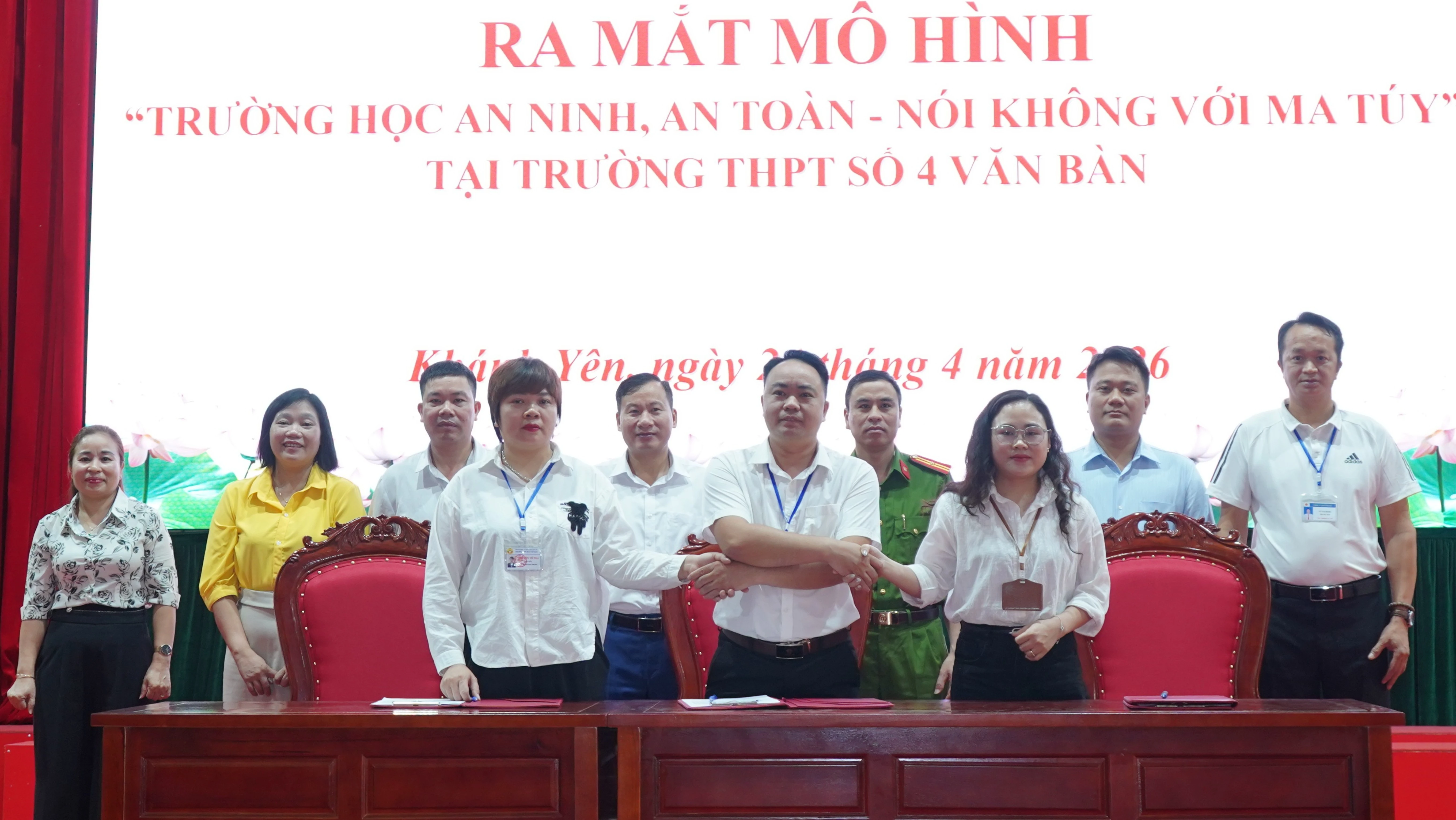 giao-vien-ky-cam-ket-5281.jpg