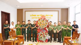 Bộ Chỉ huy Quân sự tỉnh chúc mừng Công an tỉnh nhân ngày truyền thống lực lượng Công an nhân dân