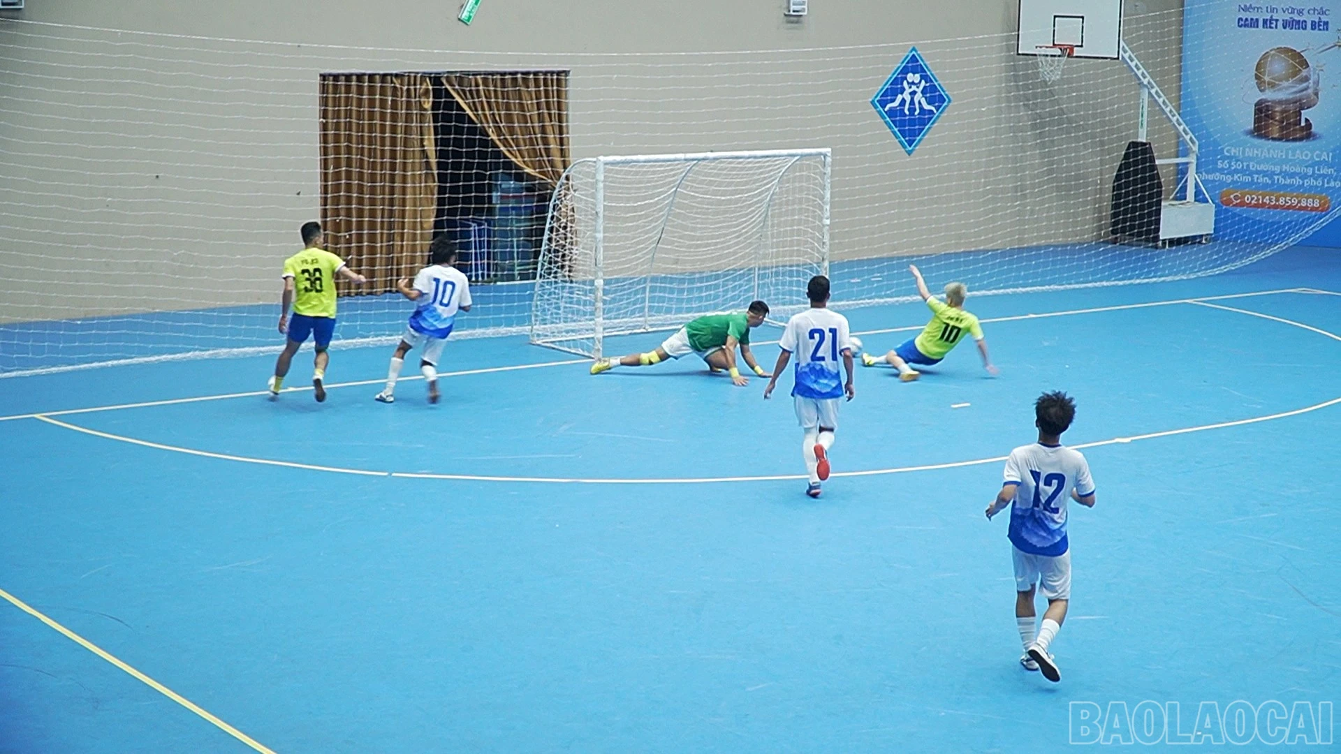 baolaocai-br_dung-gi-cung-dc00-32-02-14still176.jpg
