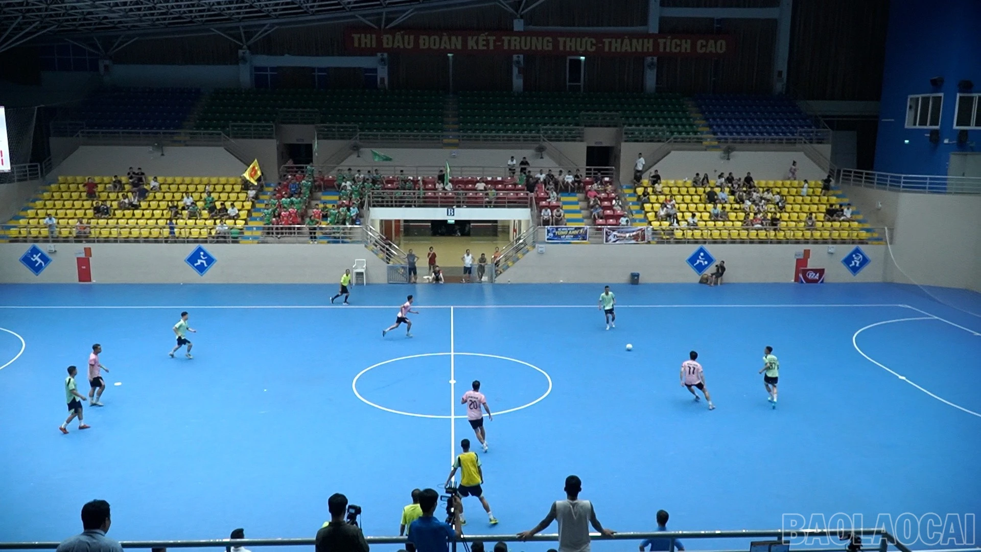 baolaocai-br_dung-ps08-52-29-14still210.jpg