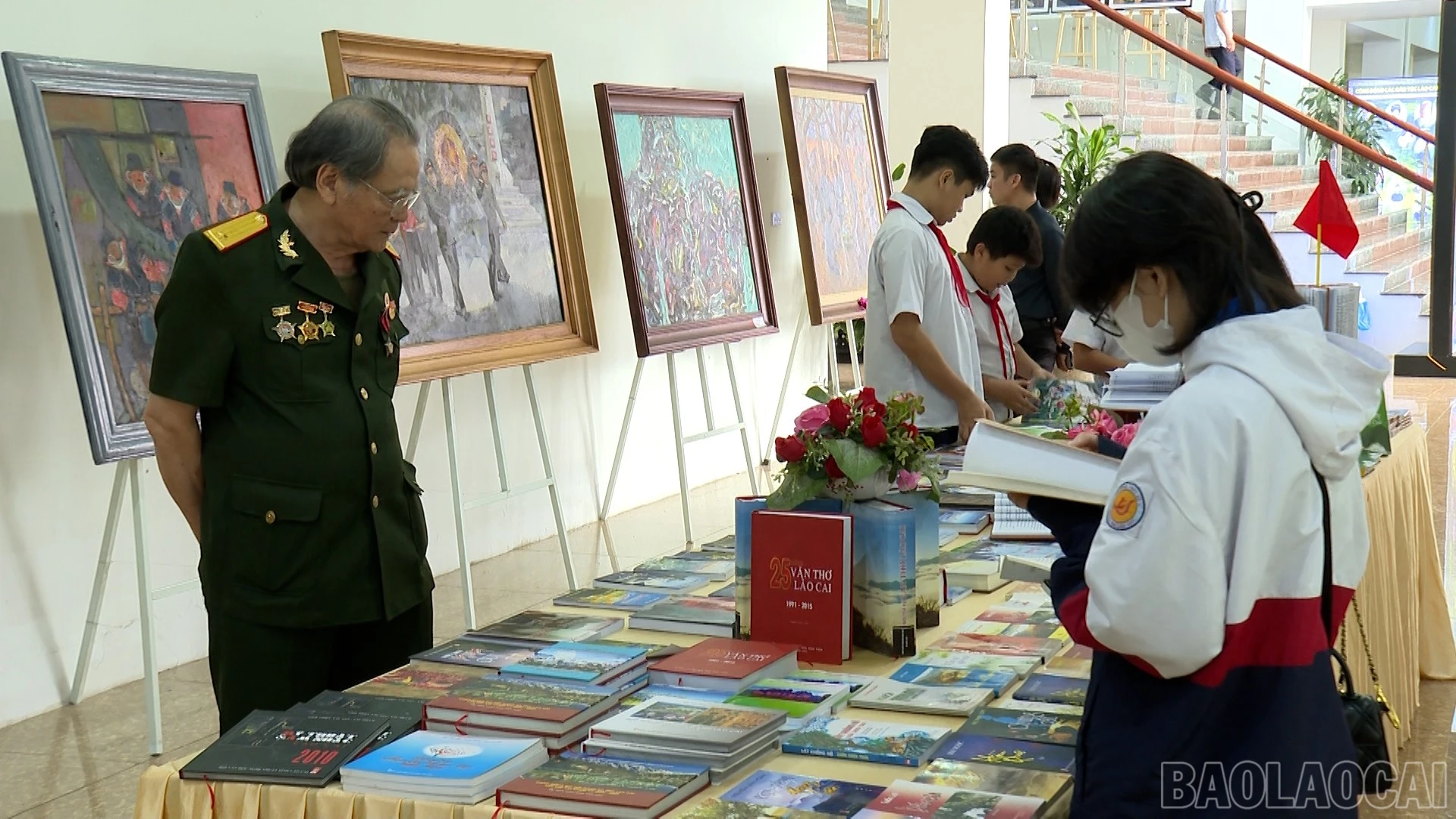 baolaocai-br_dung-gi-cung-dc00-36-49-05still079.jpg