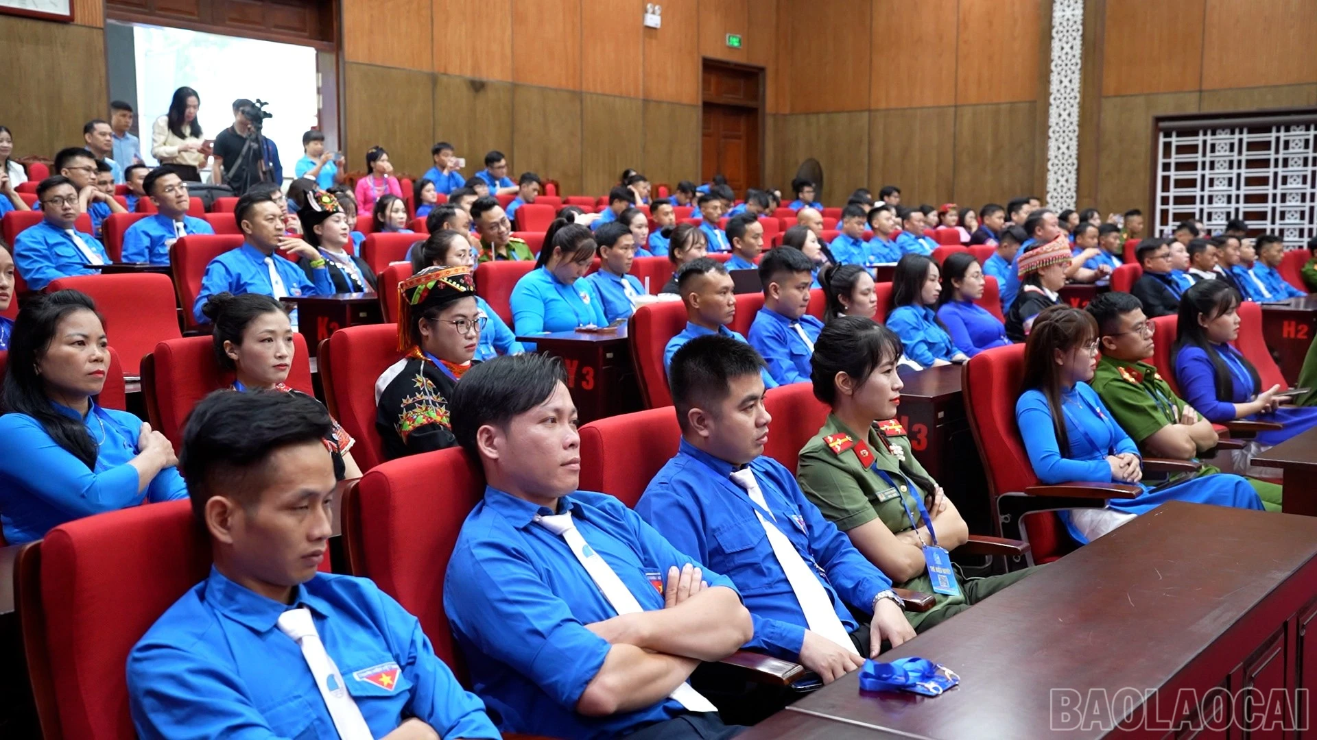 baolaocai-br_dung-ps08-26-16-15still144.jpg