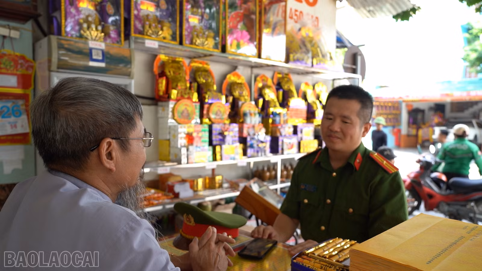 baolaocai-bl_anh-189-quang-canh-ngoai-den.png