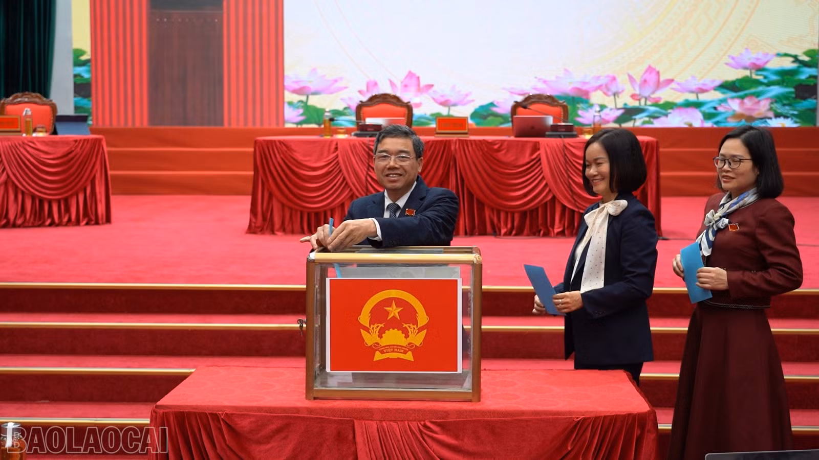 baolaocai-bl_anh-10-bo-phieu-bay-chuc-danh-uvub-phuong.png