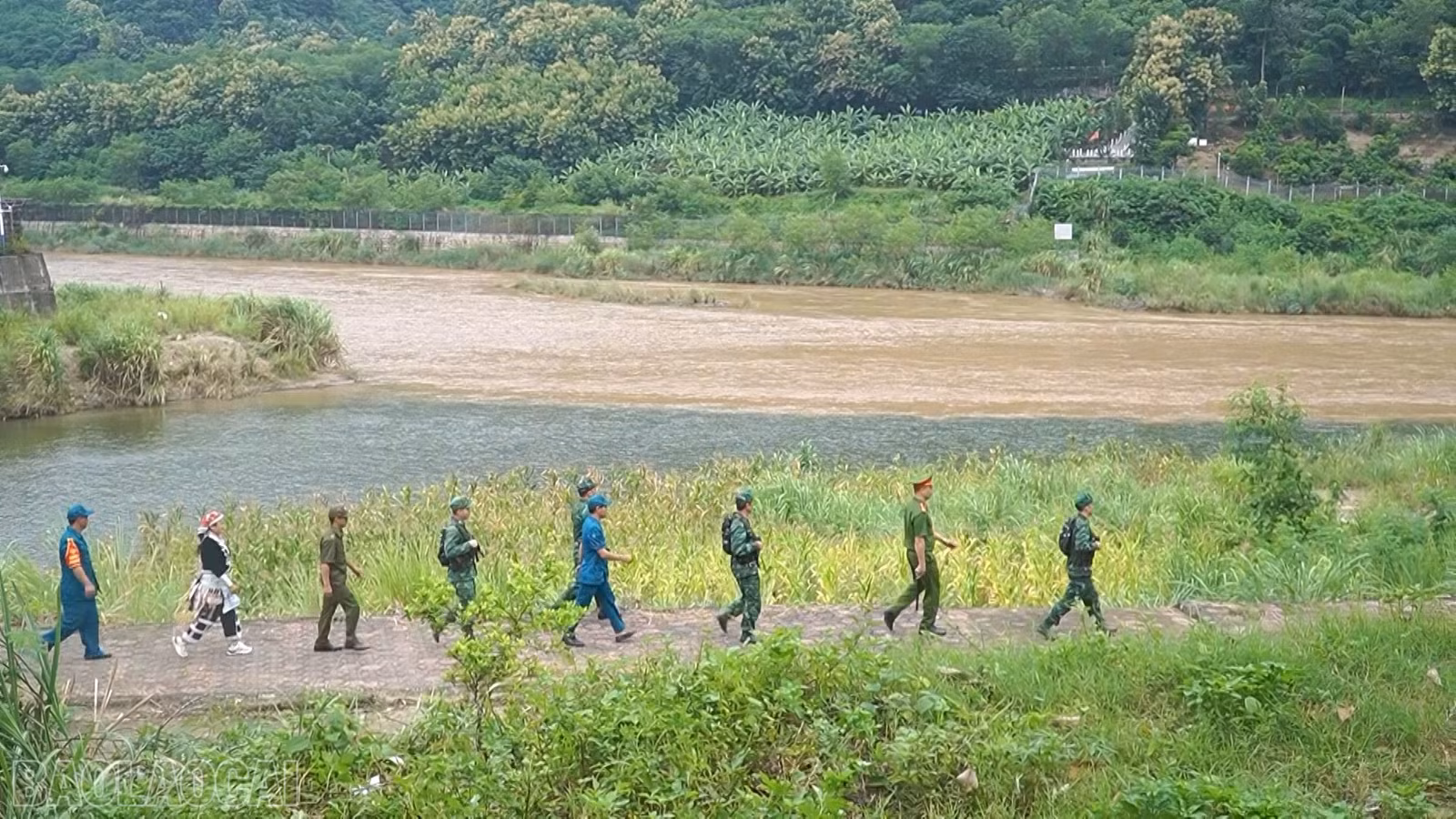 baolaocai-bl_anh-2-tuan-tra-doan-noi-con-song-hong-chay-vao-dat-viet.png